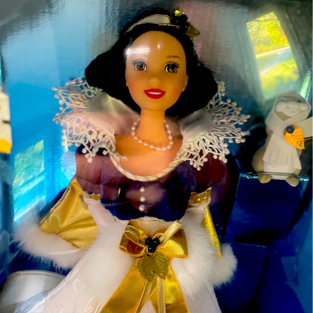 Snow White Barbie Doll - Matell Collectors Edition -1998